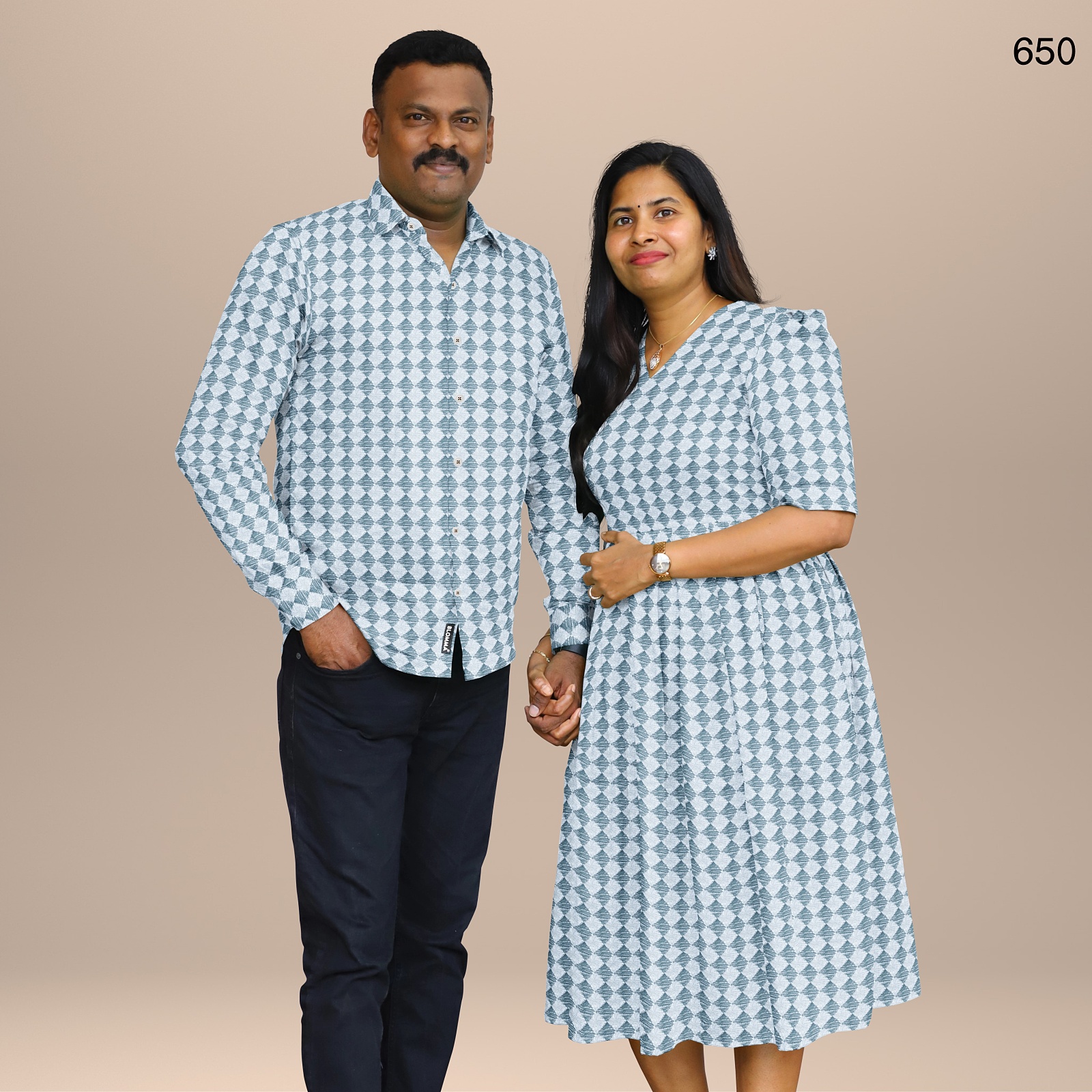 650__blomma_set001_couple_front_1__2025-12-2-16-15-28__4096X4096 FAMILY WEAR - 650 - Image 1