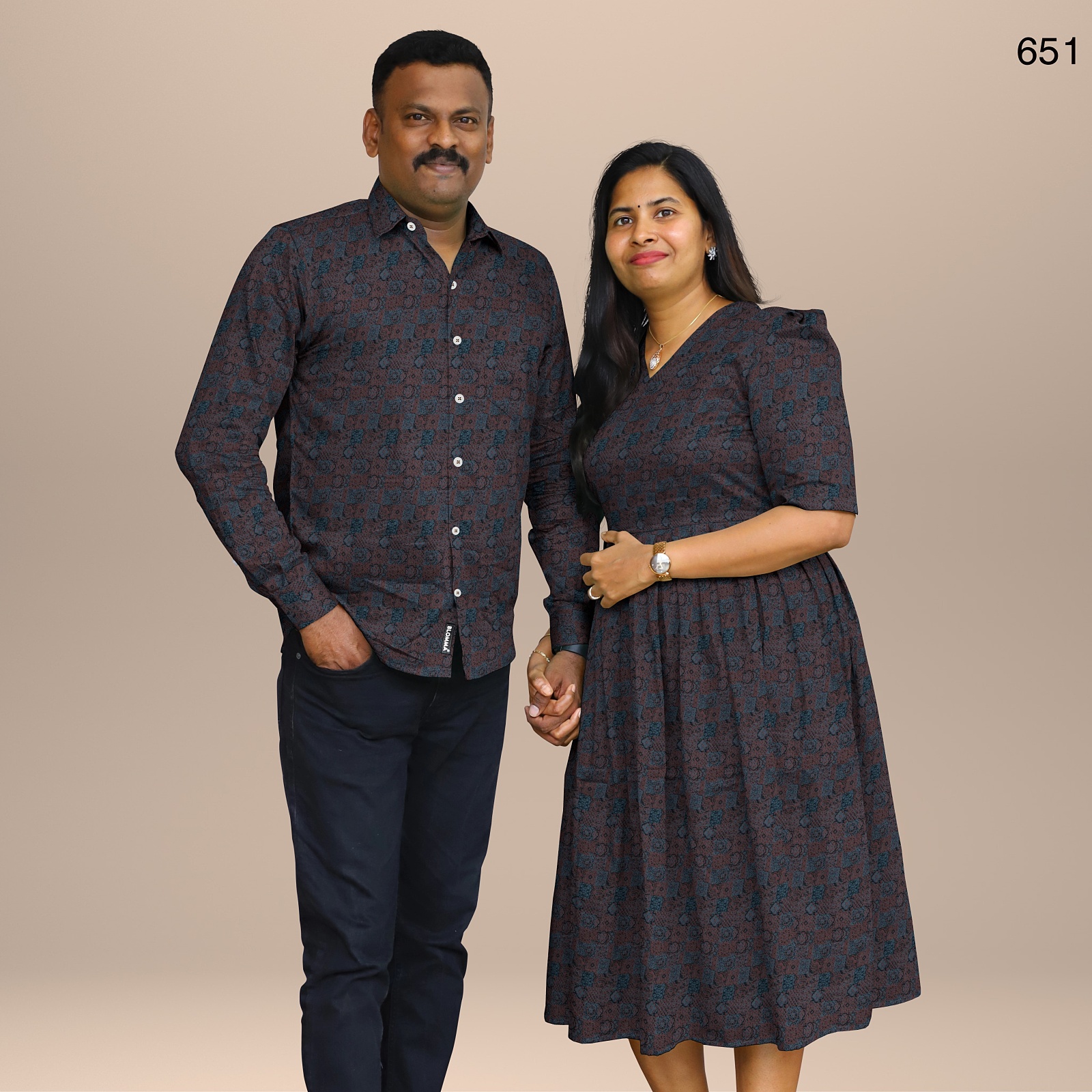 651__blomma_set001_couple_front_1__2025-12-2-16-15-23__4096X4096 FAMILY WEAR - 651 - Image 1