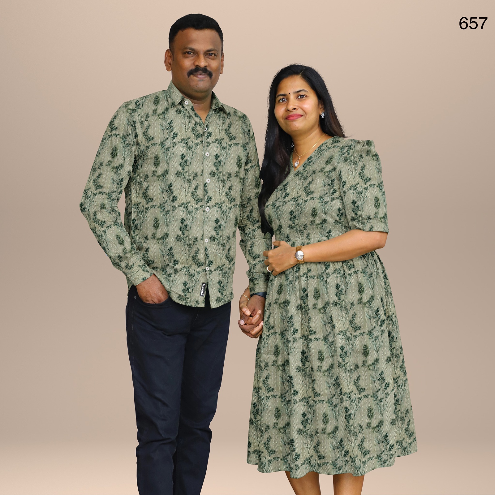 657__blomma_set001_couple_front_1__2025-12-2-16-14-55__4096X4096 FAMILY WEAR - 657 - Image 1