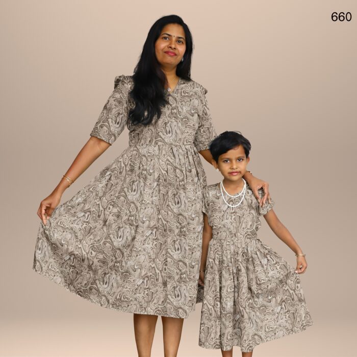 FAMILY WEAR - 660 - Image 2